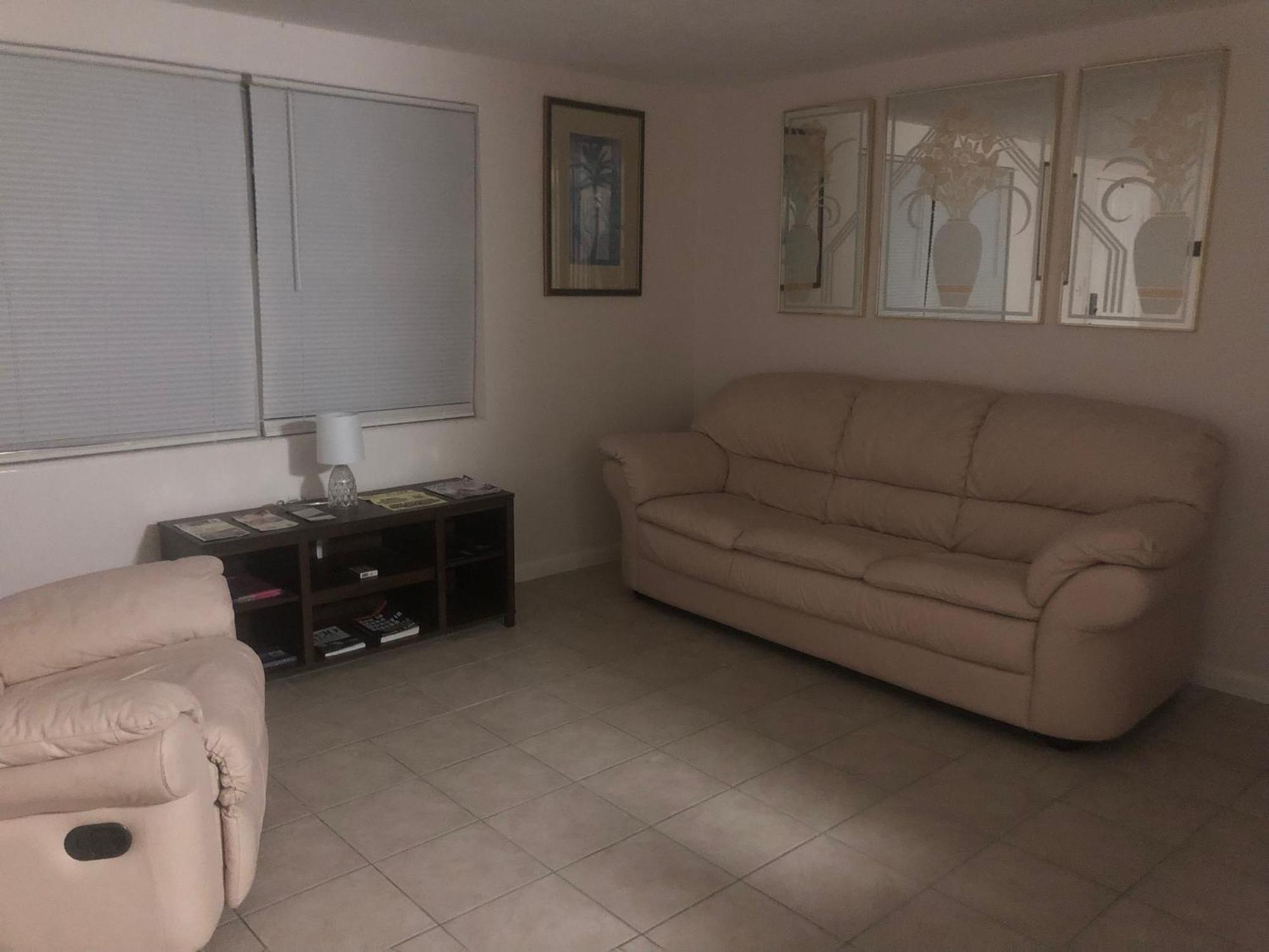 Small Cozy * Beverly Hills