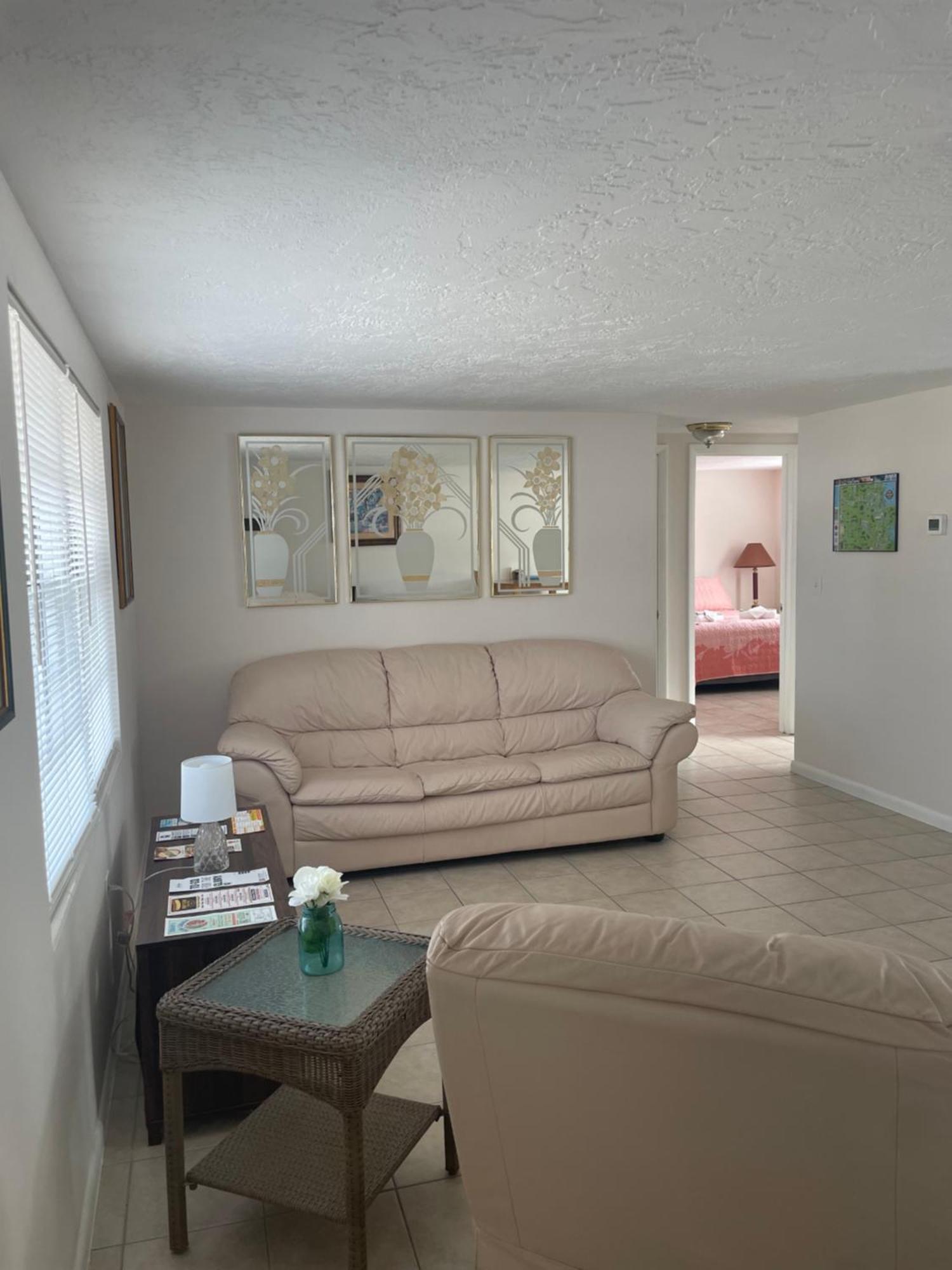 Small Cozy * Beverly Hills